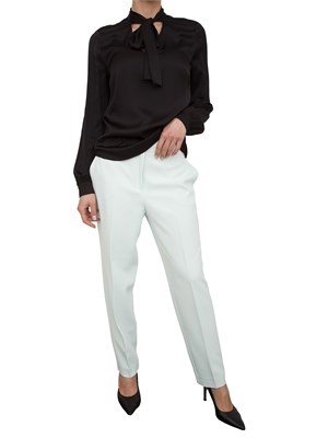 Blusa regular Fracomina raso nero manica corta in DONNA