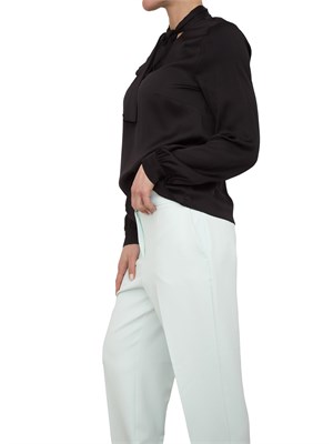 Blusa regular Fracomina raso nero manica corta in DONNA