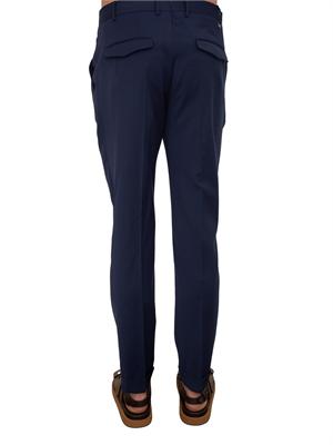 Pantaloni uomo PT Torino in gabardina di cotone blu con linea carrot in UOMO