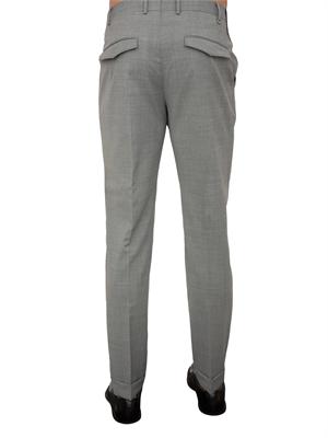 Pantaloni uomo PT Torino in gabardina di cotone grigio con linea carrot in UOMO