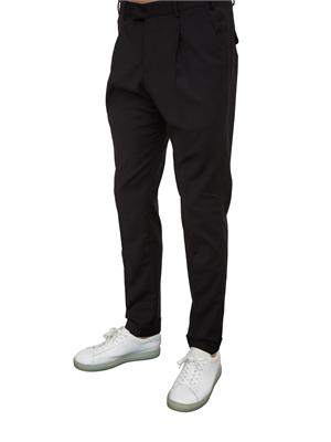 Pantaloni uomo PT Torino in gabardina di cotone nera con linea carrot in UOMO