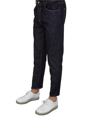 Jeans uomo PT Torino in denim scuro e linea carrot con piega stirata in UOMO