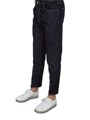 Jeans uomo PT Torino in denim scuro e linea carrot con piega stirata in UOMO