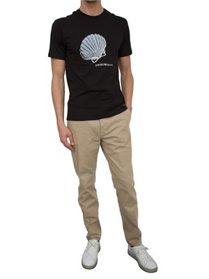 T-shirt nera Emporio Armani stampa conchiglia in UOMO