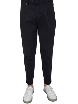Pantalone chino blu Paolo Pecora con pinces e risvolto in UOMO