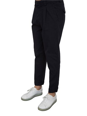 Pantalone chino blu Paolo Pecora con pinces e risvolto in UOMO