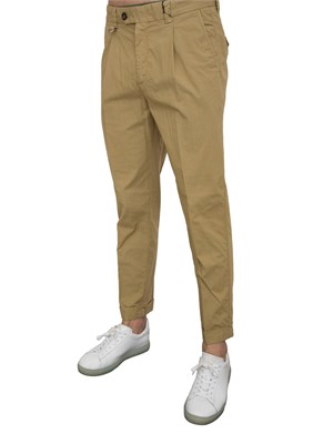 Pantalone chino verde Paolo Pecora con pinces e risvolto in UOMO