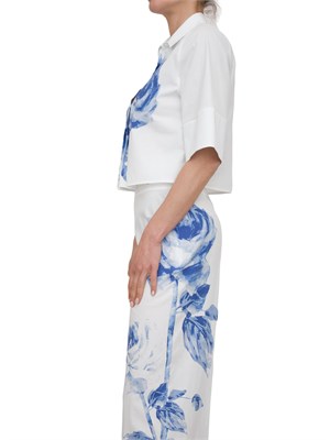Camicia bianca boxy Blugirl con stampa rose blu in popeline in DONNA
