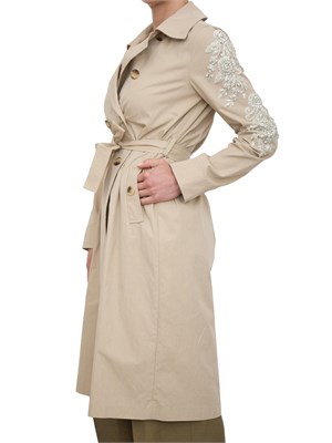 Trench beige Blugirl in gabardina con patch ricamati in DONNA