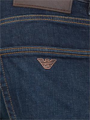 Jeans uomo Emporio Armani stright fit in denim blu con impunture a contrasto in UOMO