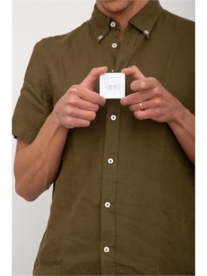 Camicia manica corta Boss uomo in lino verde militare e collo botton down in UOMO