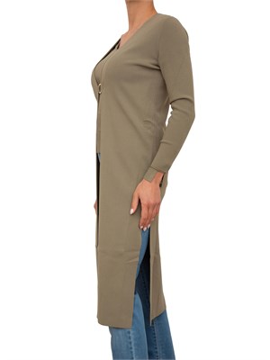 Cardigan lungo Nenette verde salvia con maniche e chiusura con cerchio oro in DONNA