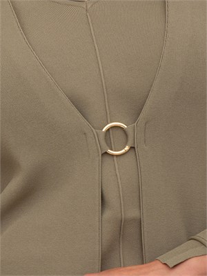 Cardigan lungo Nenette verde salvia con maniche e chiusura con cerchio oro in DONNA