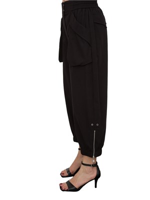 Pantalone nero Pinko modello cargo con maxi tasche in DONNA