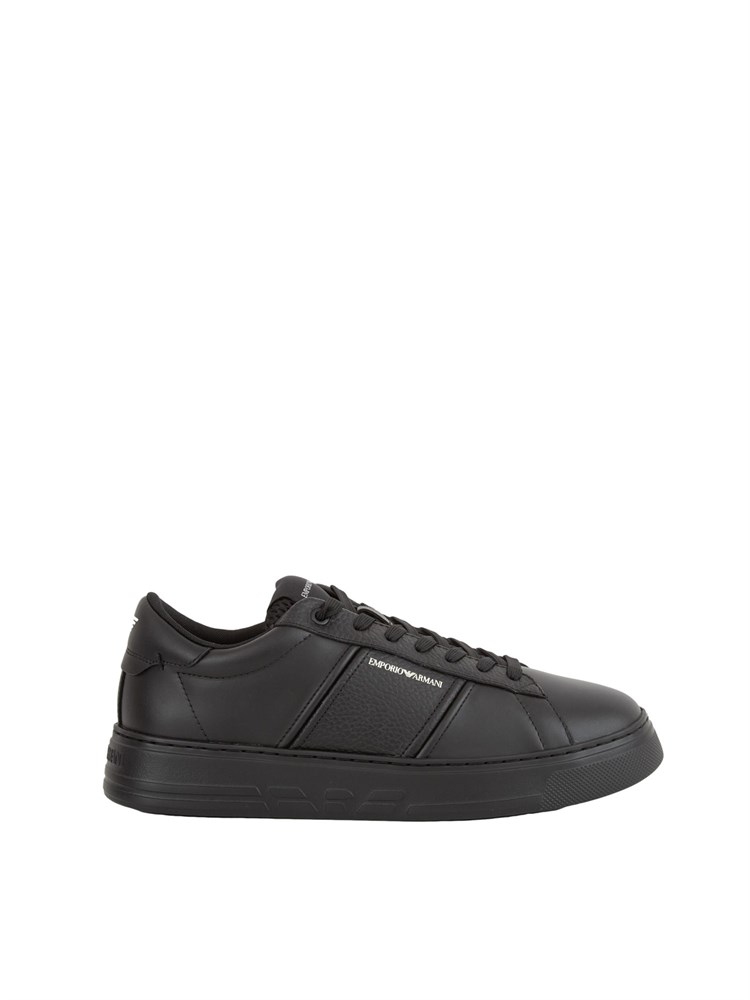 Sneaker uomo Emporio Armani in pelle nera con piccolo logo lettering