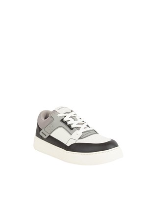 Sneaker uomo Emporio Armani in pelle bianca con dettagli mesh a contrasto grigi in UOMO