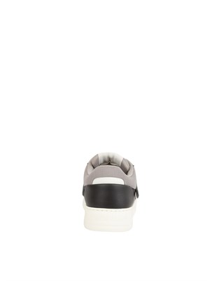 Sneaker uomo Emporio Armani in pelle bianca con dettagli mesh a contrasto grigi in UOMO