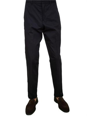 Pantaloni uomo Emporio Armani modello chino in cotone stretch blu in UOMO
