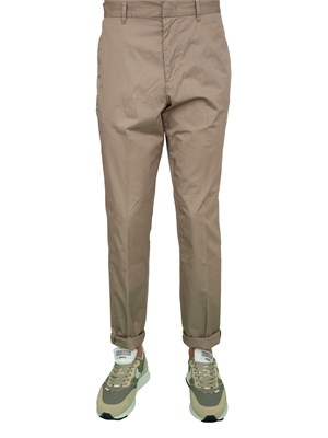 Pantaloni uomo Emporio Armani modello chino in cotone stretch tortora in UOMO