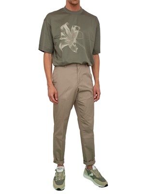 T-shirt uomo Emporio Armani in misto lyocell verde con stampa fiore in UOMO