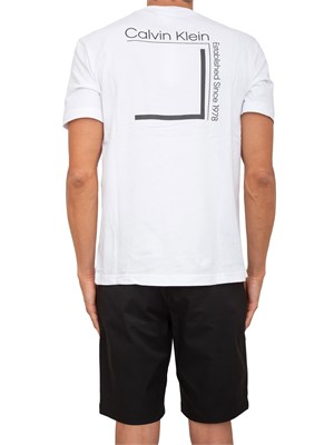 T-shirt uomo Calvin Klein in cotone bianco e stampa logo retro in UOMO