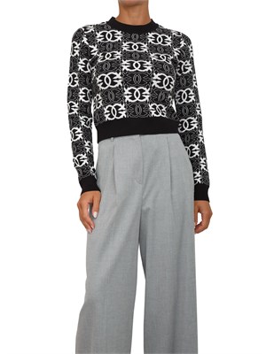 Maglia cropped Pinko in lana con fantasia logo all over nera e bianca in DONNA