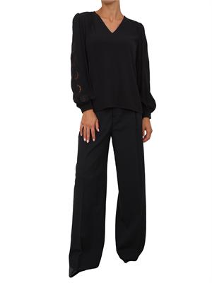 TWIN-SET Blusa Twinset in crêpe nera con ricamo su maniche a palloncino in DONNA