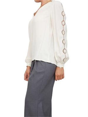 TWIN-SET Blusa Twinset in crêpe avorio con ricamo su maniche a palloncino in DONNA