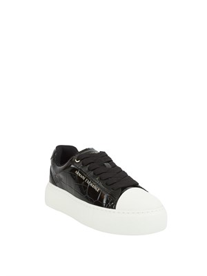 ARMANI EXCHANGE Sneakers donna Emporio Armani in ecopelle nera lucida effetto coccodrillo in DONNA