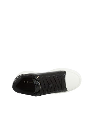 ARMANI EXCHANGE Sneakers donna Emporio Armani in ecopelle nera lucida effetto coccodrillo in DONNA