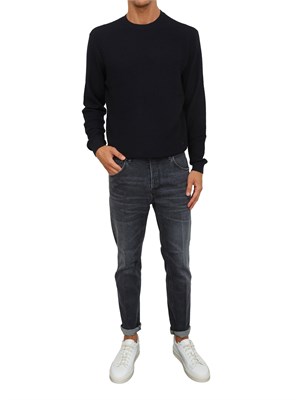 Maglione blu Emporio Armani in lana vergine con pattern jacquard a rilievo in UOMO