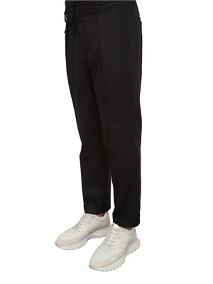 Pantalone chino Paolo Pecora in gabardina nera con coulisse in UOMO