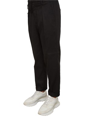 Pantalone chino Paolo Pecora in gabardina nera con coulisse in UOMO