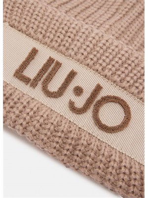 Berretto Liu Jo in maglia a coste taupe con patch logo in DONNA