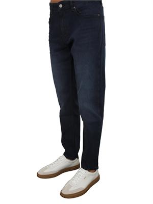 Jeans Boss uomo in pregiato denim blu effetto used in UOMO