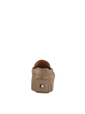 Mocassini Boss uomo in pelle scamosciata beige tortora in UOMO